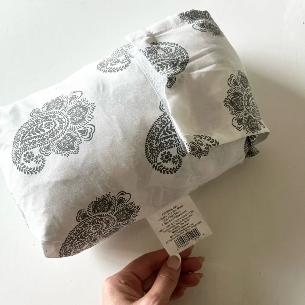 Target White and Gray Paisley Full Sheet Set